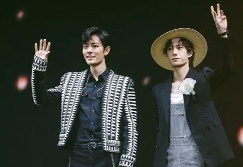 回顾把32岁肖战跟26岁王一博放一起对比我才明白骨相很好看