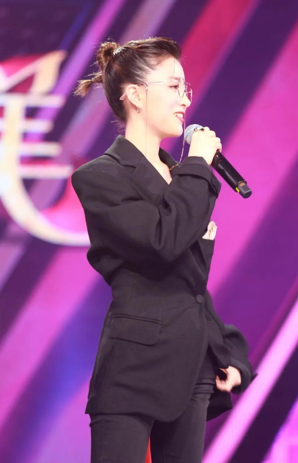 回顾音乐圈没闯出名堂但嫁给了爱奇艺总裁34岁事业婚姻幸福