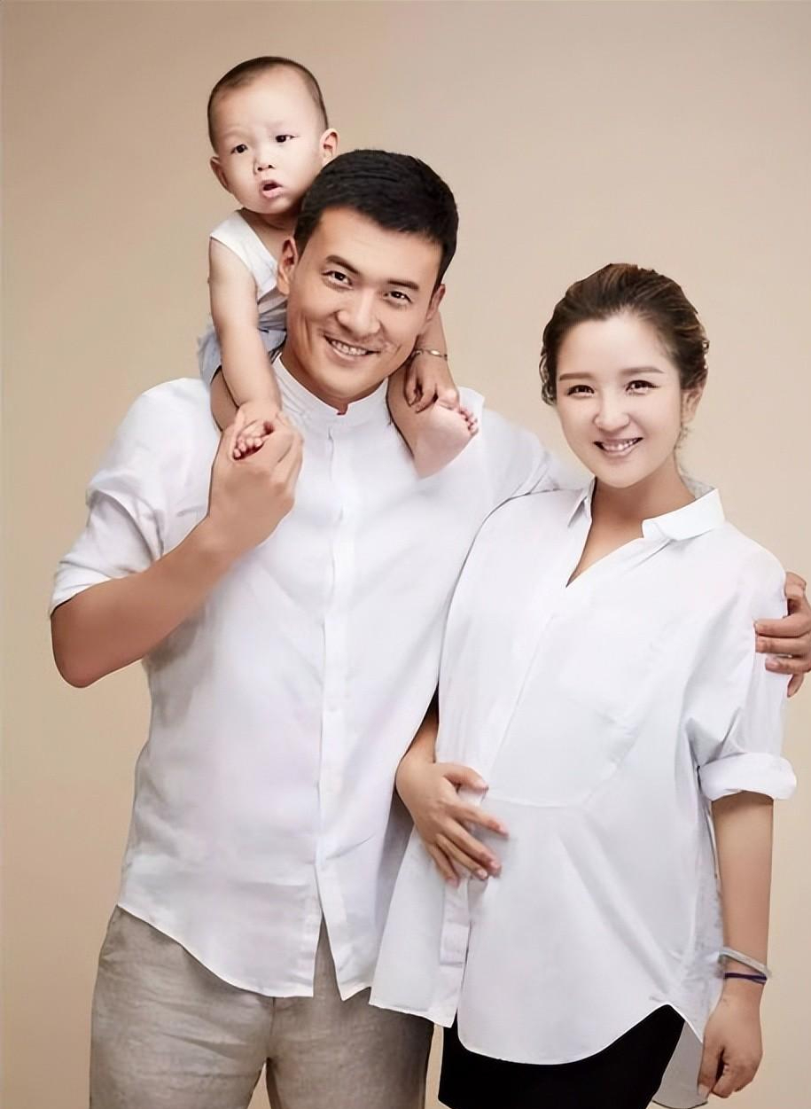 回顾释小龙何洁分手多年后一个身家过亿一个捉襟见肘