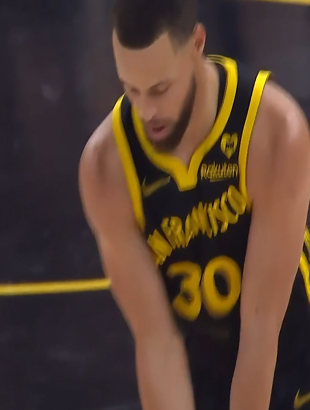 库里超远三分进球后上演高尔夫手势这绝对是练习挥杆的好时机