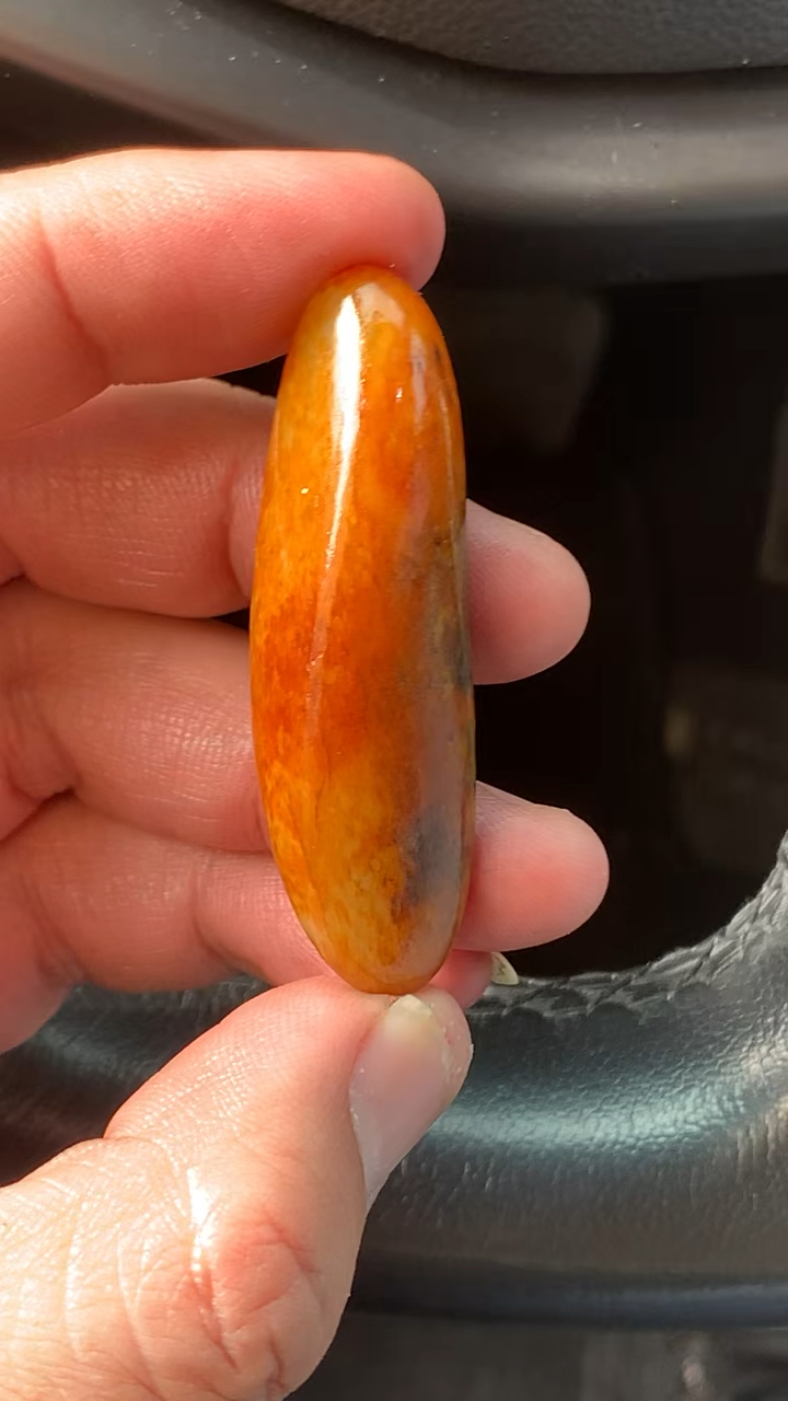 和田玉籽料油红皮