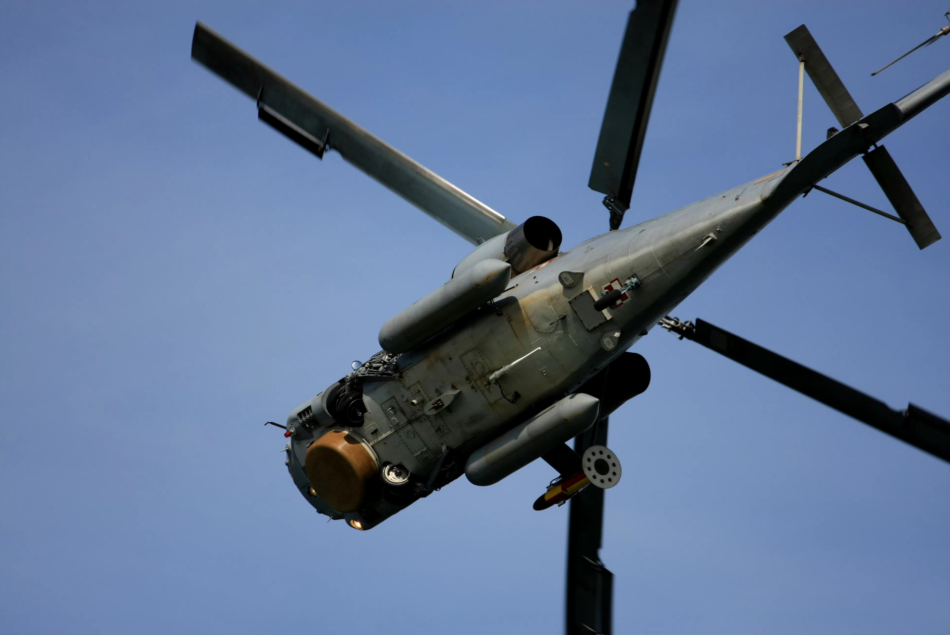 飞行器欣赏:美国卡曼sh-2"海妖"直升机,该机用于执行搜索求援,观察和