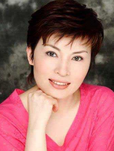 回顾主持人李瑞英26岁结婚工作28年零失误对儿子有愧疚有欣慰