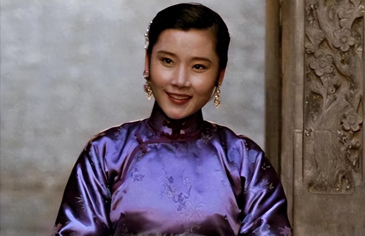 回顾何赛飞长相美无人敢追父亲为她终身不娶她的魅力多大