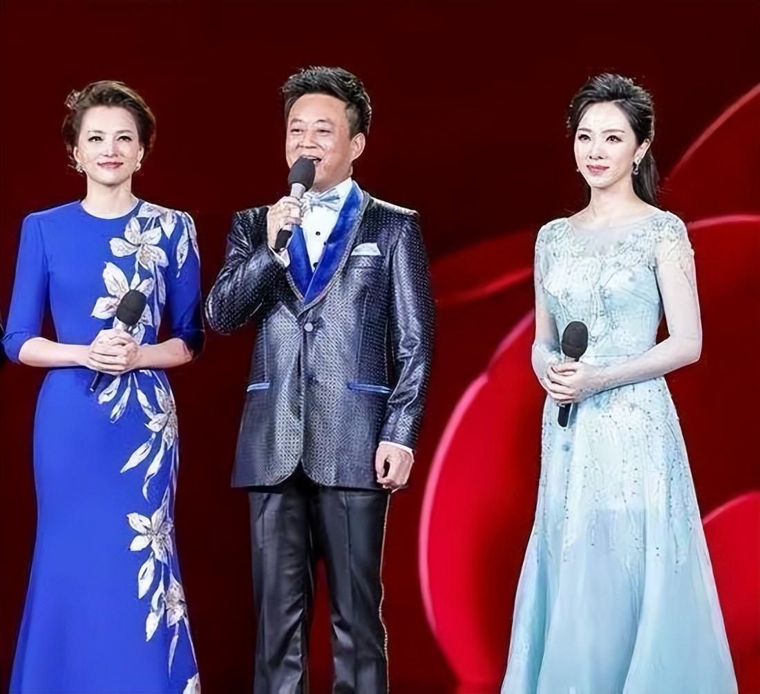 回顾主持人李思思9次登上春晚嫁给初恋连生2子人生赢家