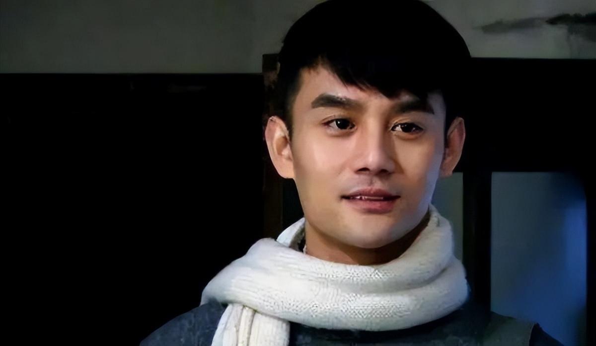 回顾王凯父亲因肺癌离世后他也被查出肺部阴影红不红不重要