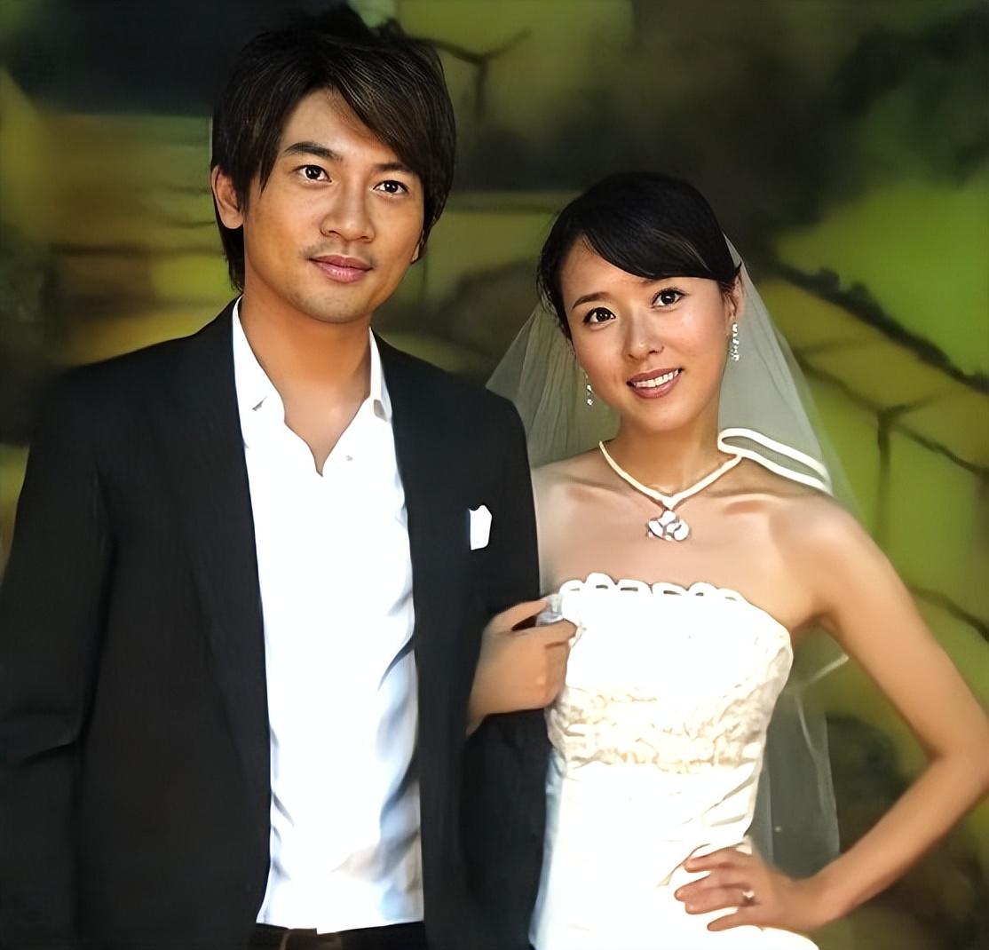 回顾演员颜丹晨嫁小4岁同行44岁高龄生子如今幸福美满