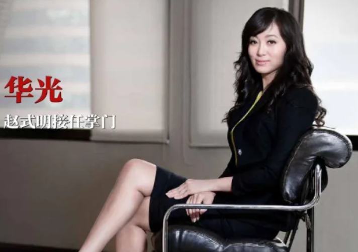 回顾女船王赵式明继承百亿家产嫁小15岁男友后连生2胎