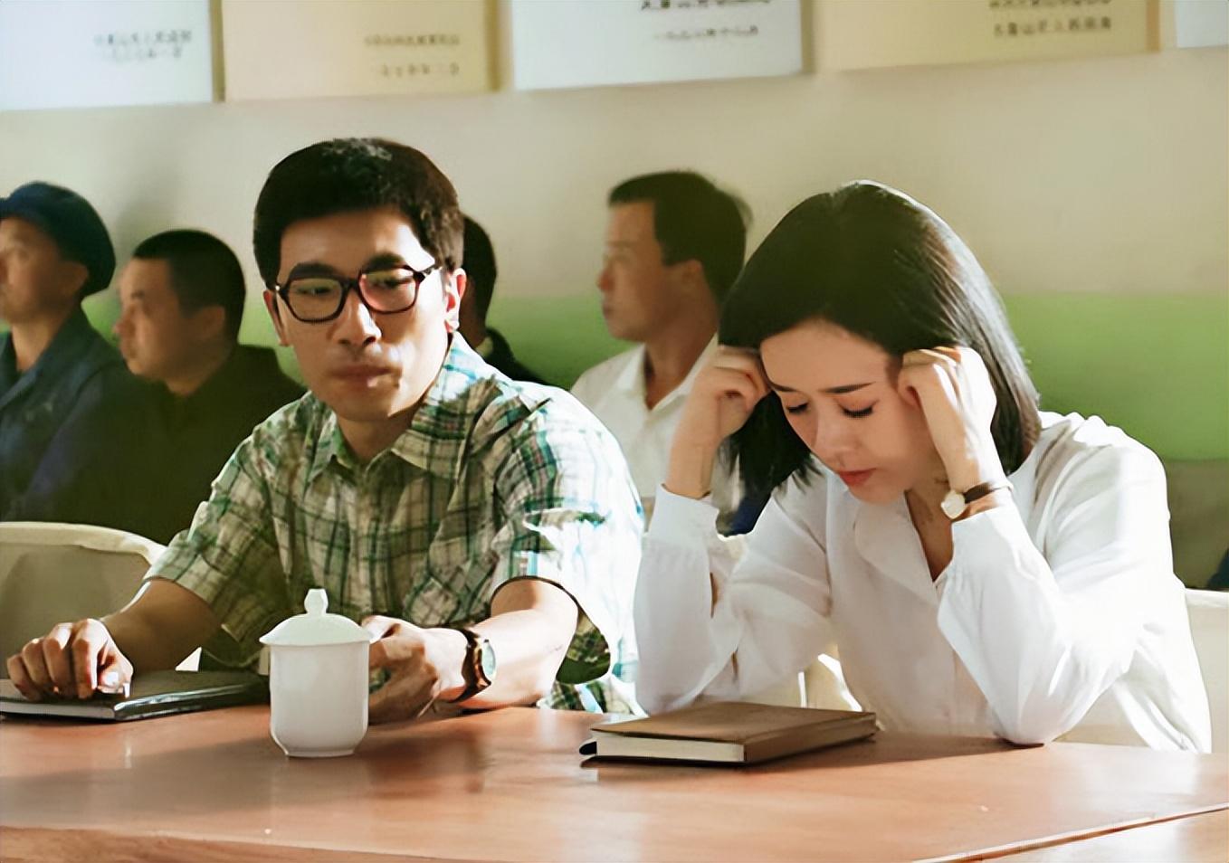 回顾演员颜丹晨嫁小4岁同行44岁高龄生子如今幸福美满