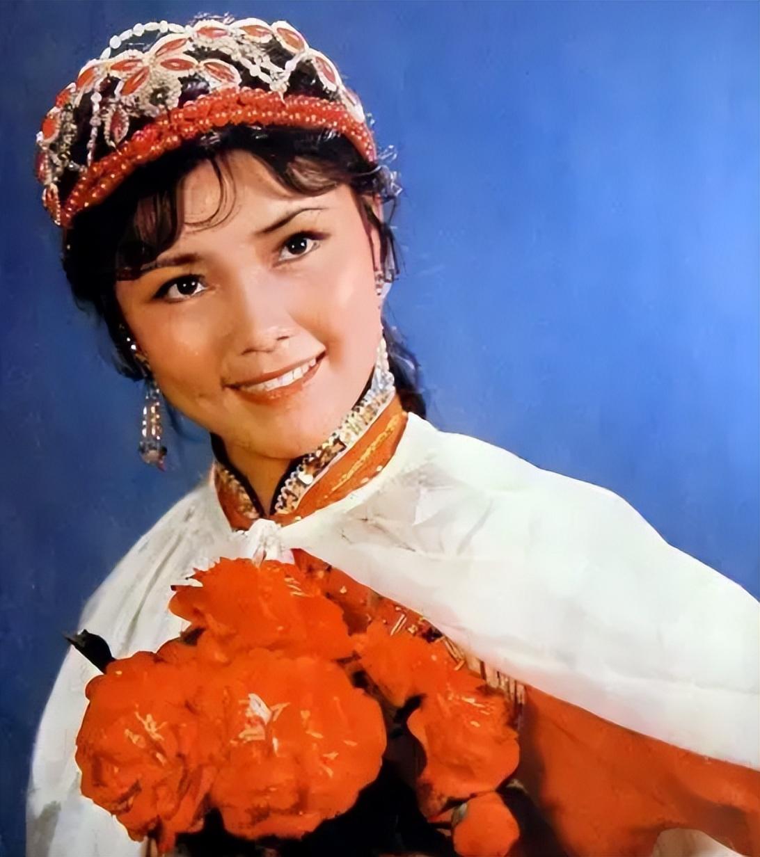 回顾姜黎黎曾身患癌症与丈夫恩爱45年女儿是夫妻二人的骄傲