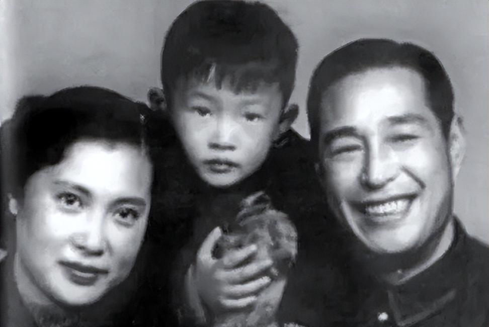 回顾演员秦怡一代人的女神命运曲折离奇100岁终能安享晚年