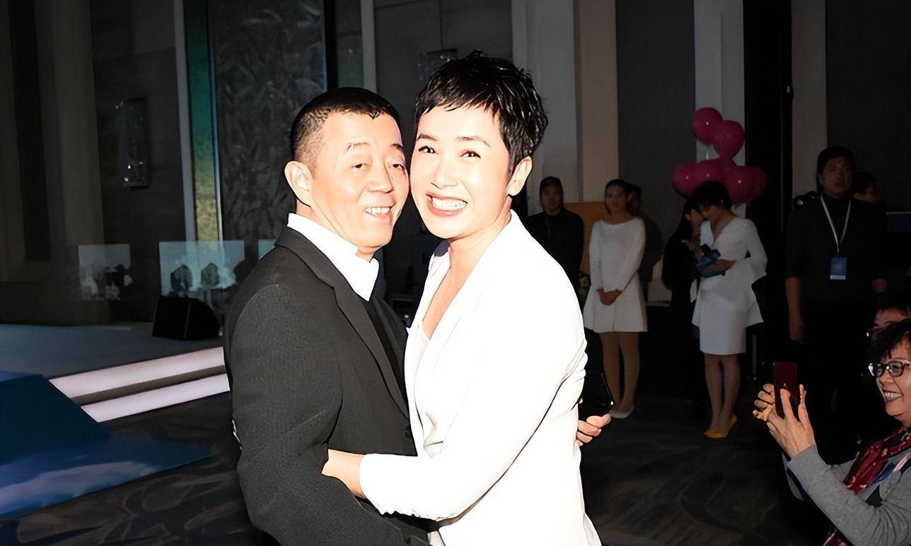 回顾蒋雯丽隐忍丈夫偷吃20年屡遭背叛不离婚因新剧备受争议