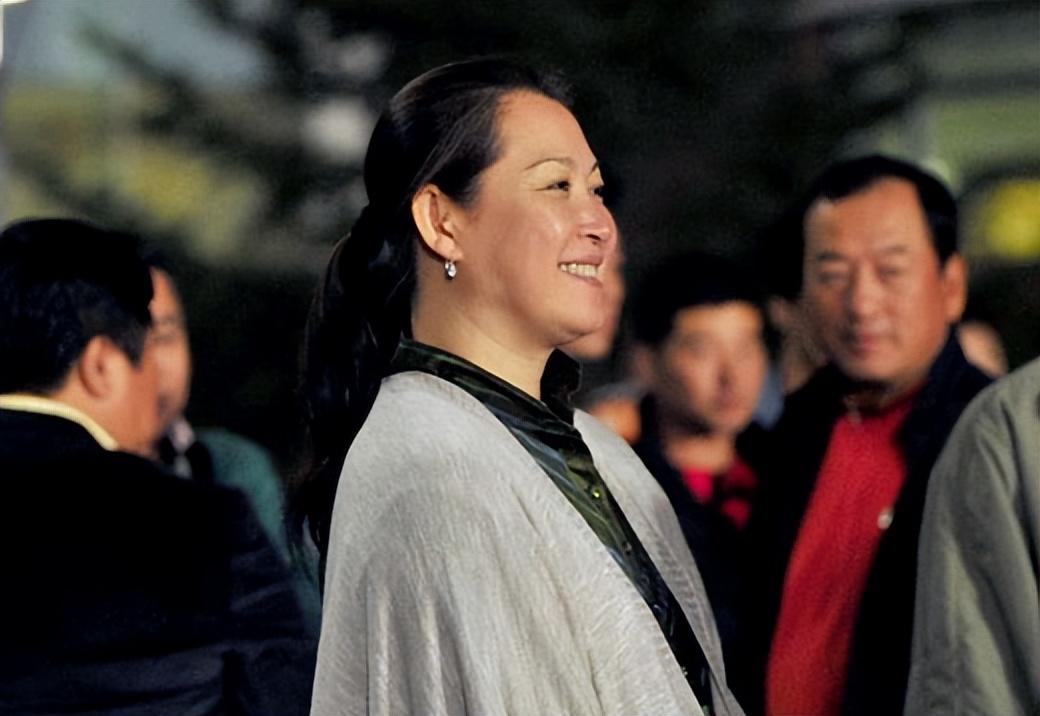 回顾赵本山女儿赵玉芳倒贴300万下嫁穷小伙结婚被丈夫宠成宝