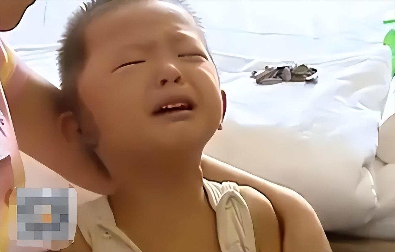 13年河南2岁男童坠井爷爷倒挂一夜至死不放手孙子成功获救