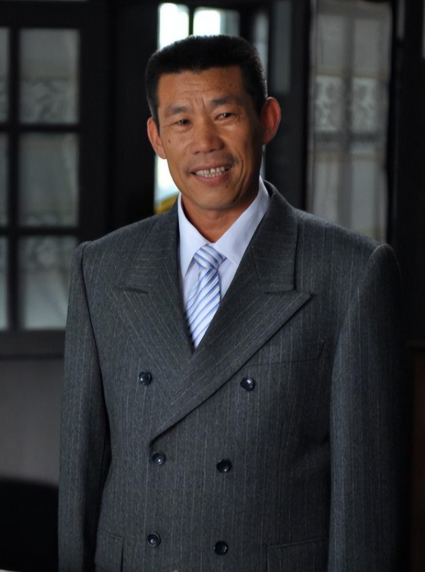 回顾演员杨清文饱尝生活酸甜苦辣因亮剑走红后不弃糟糠妻