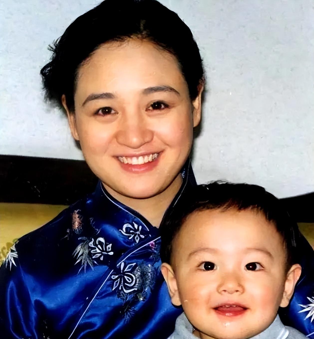 回顾伍宇娟当红一时却因爱错人毁一生婚后丈夫拒认儿子