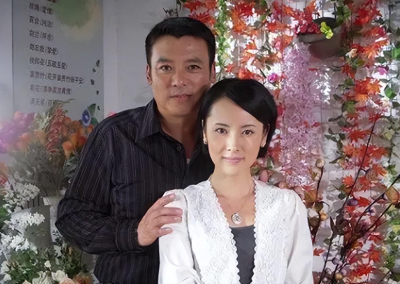 回顾杨明娜与演员田亮离婚后独自陪儿子长大如今苦尽甘来