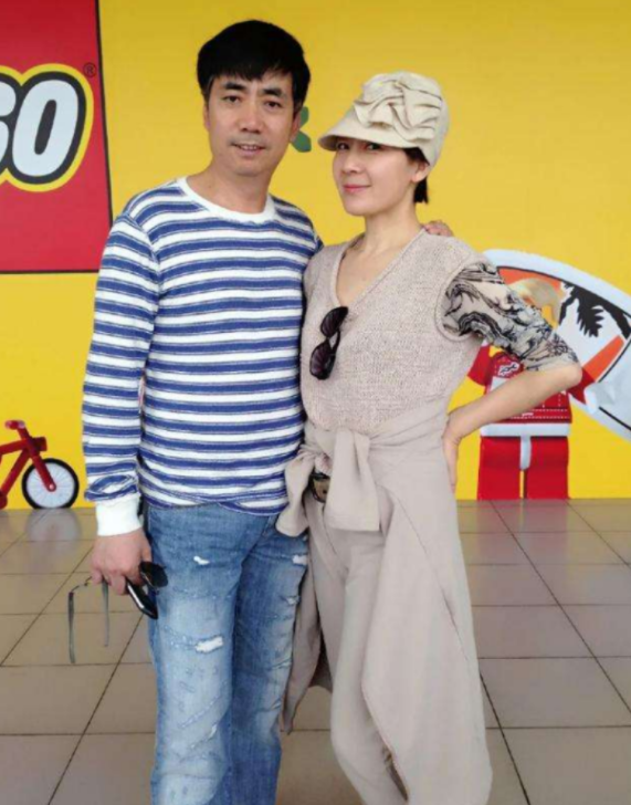 回顾范明闪婚娶大6岁离异女富豪视继子如己出继子成国家骄傲