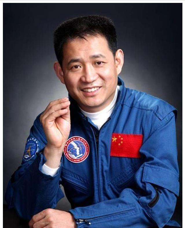 回顾聂海胜妻子因担心丈夫安危选择提出离婚如今却活的潇洒肆意