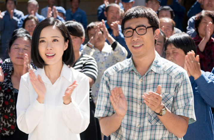 回顾演员颜丹晨嫁小4岁同行44岁高龄生子如今幸福美满