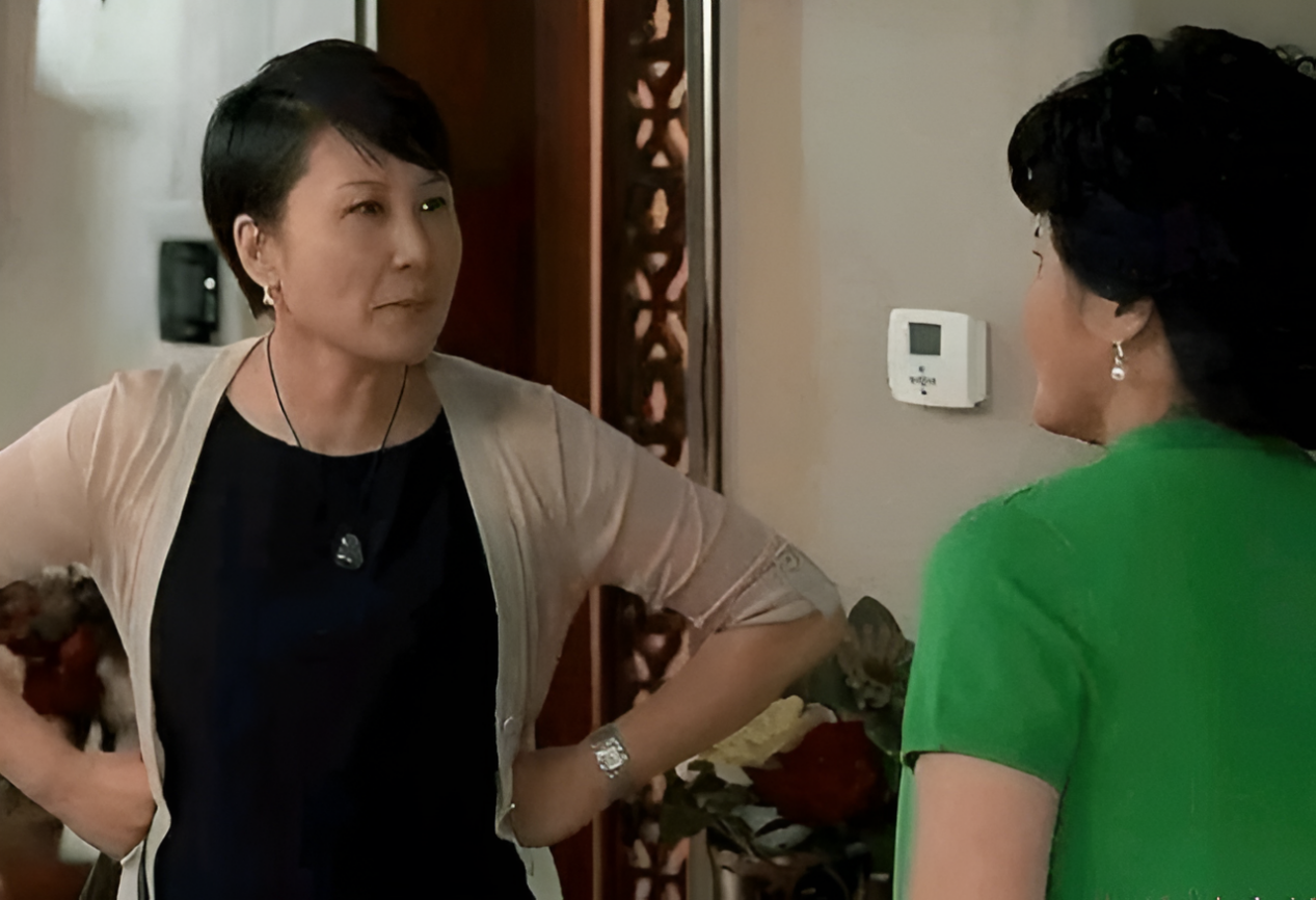 回顾演员张凯丽34岁嫁圈外老公婚后生一女今女儿成她的骄傲