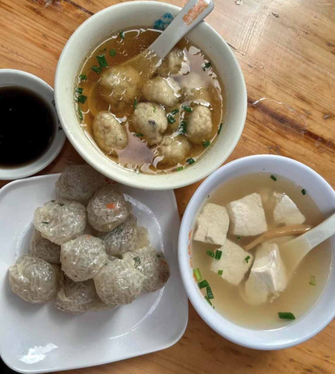 李记沙县小吃的皮薄馅大,阿狗烧麦的香糯可口……每一口都是味觉与