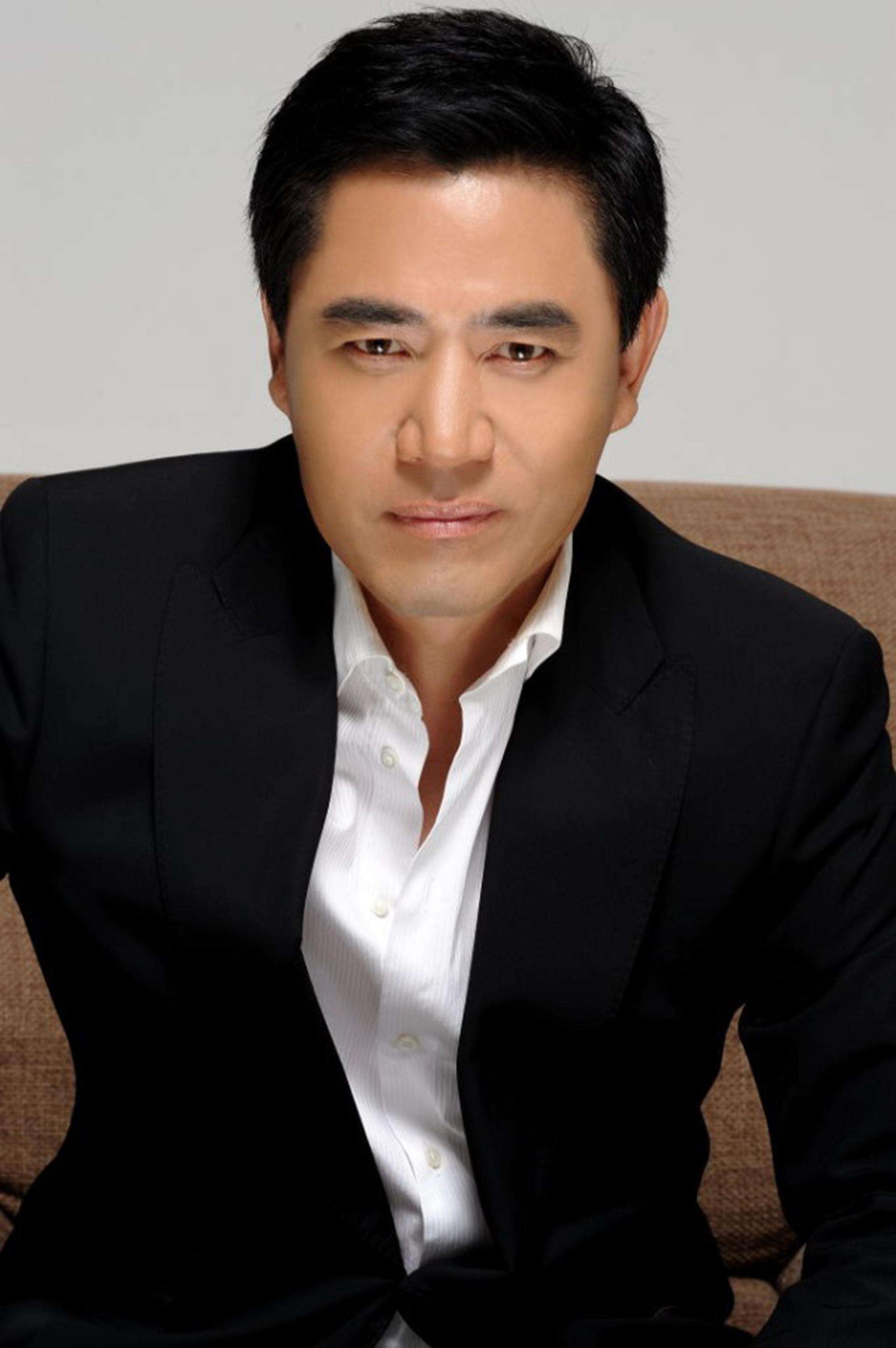 回顾国家一级演员陈宝国因一句话惹麻烦如今怎么样了