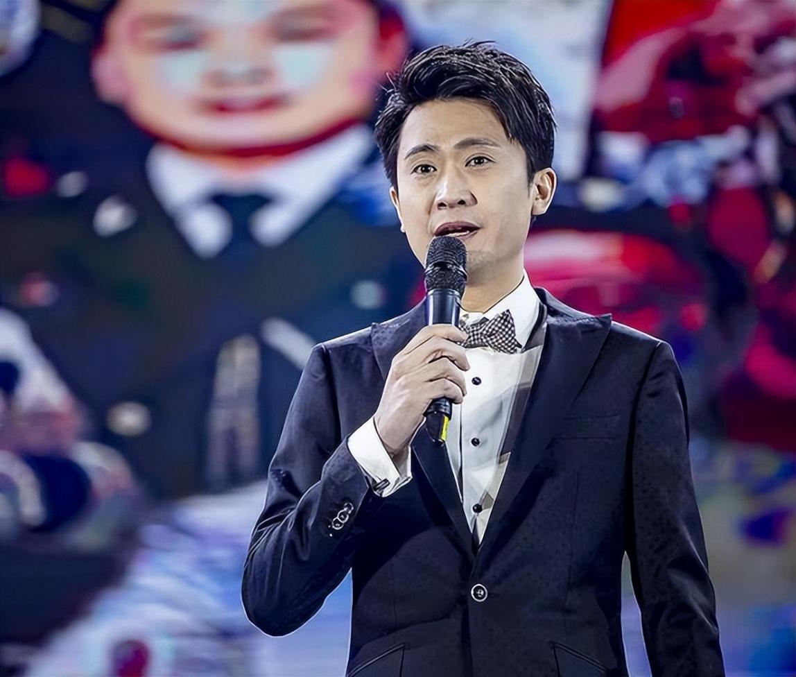 2015年,李飒生下一个女儿,杨帆因为在录制节目,就没有到医院里.