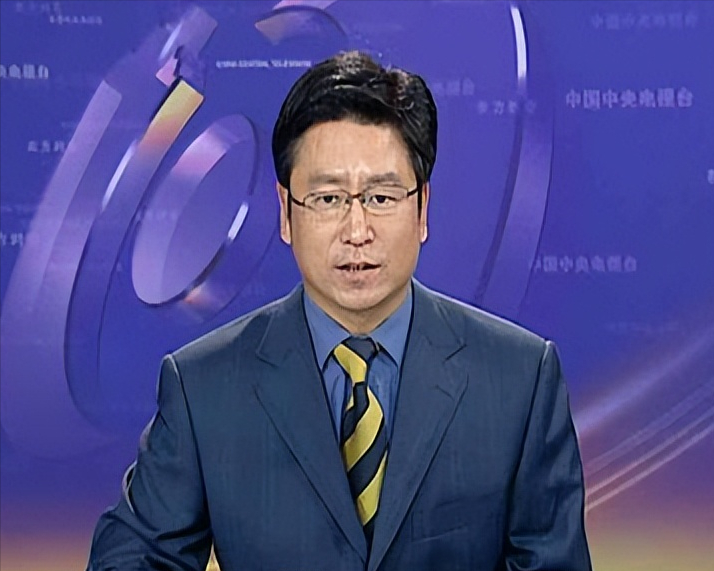 回顾白岩松被病痛折磨暴瘦50斤睡34个小时数次想自杀