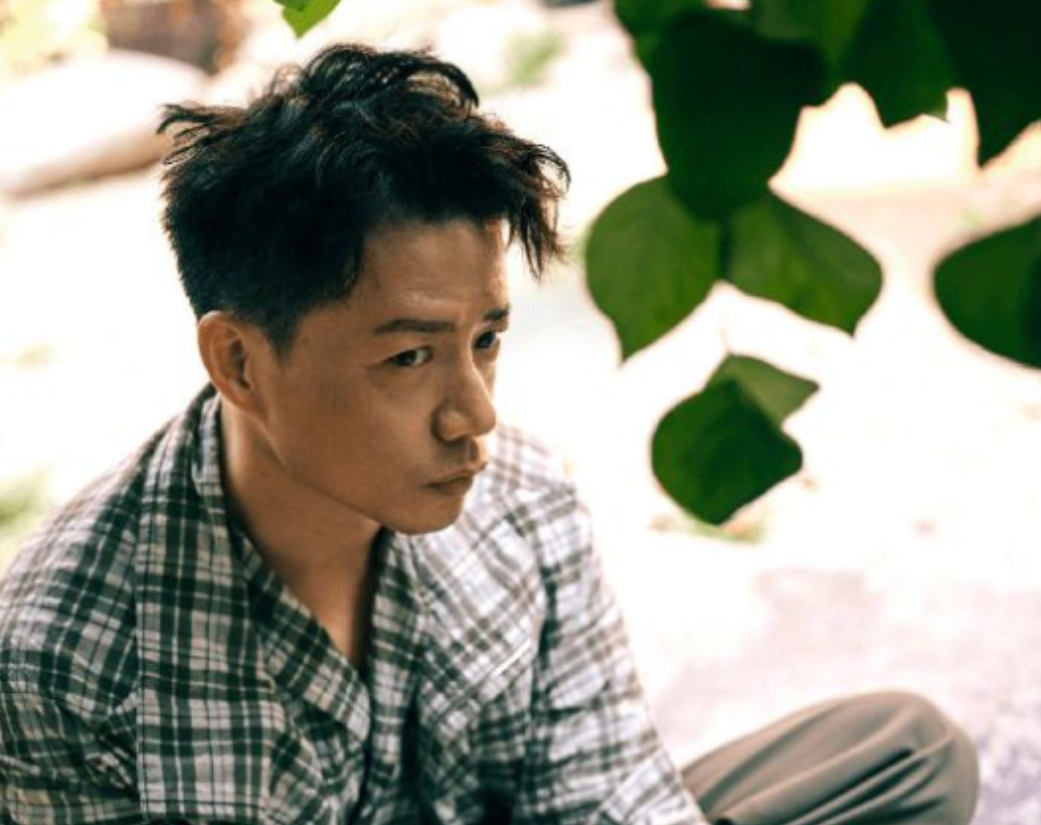 回顾好演员段奕宏38岁娶日籍小师妹成名后哪敢抛弃患难之妻