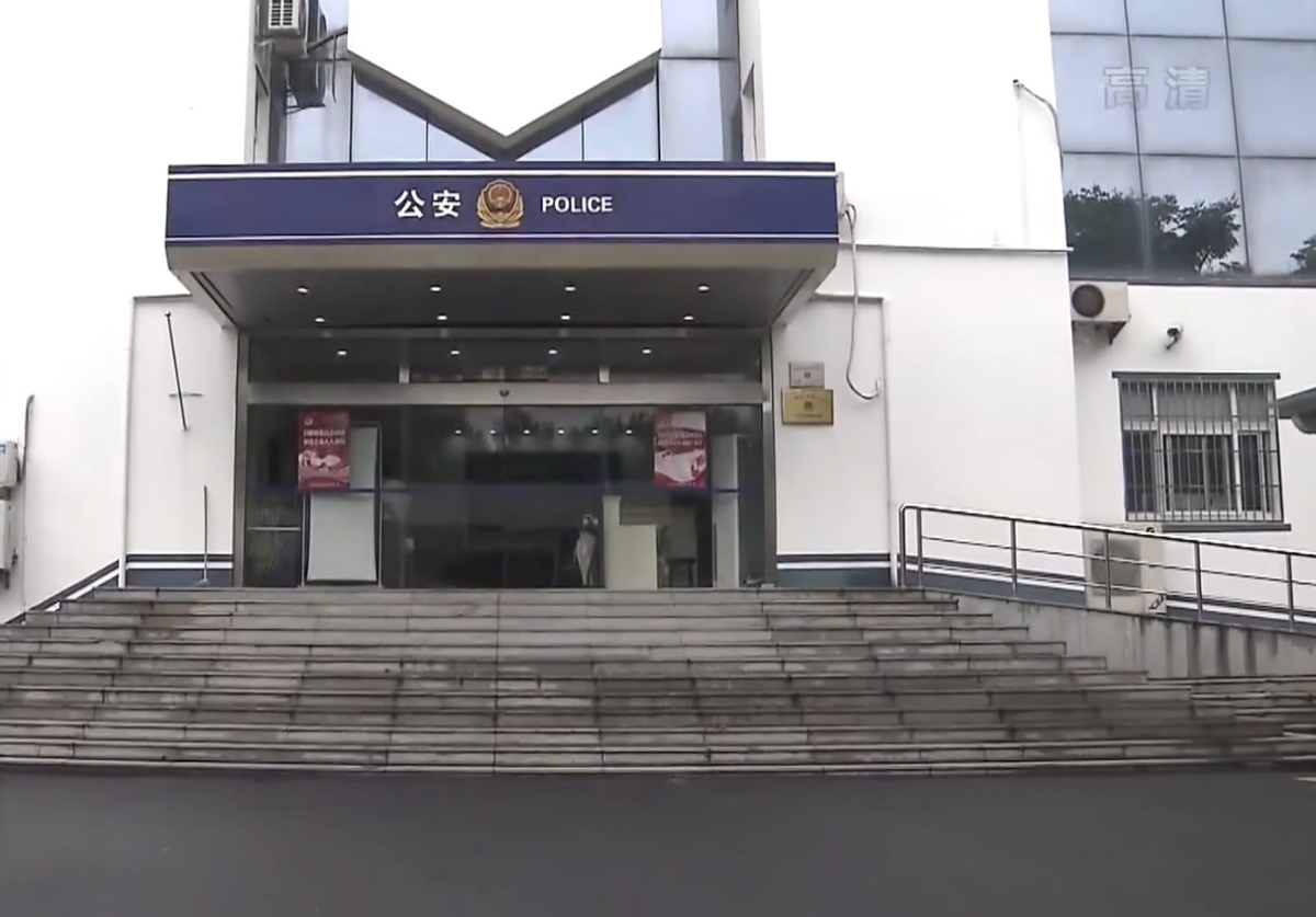 回顾富商花2000万包养情人最后却发现3个孩子都不是亲生的