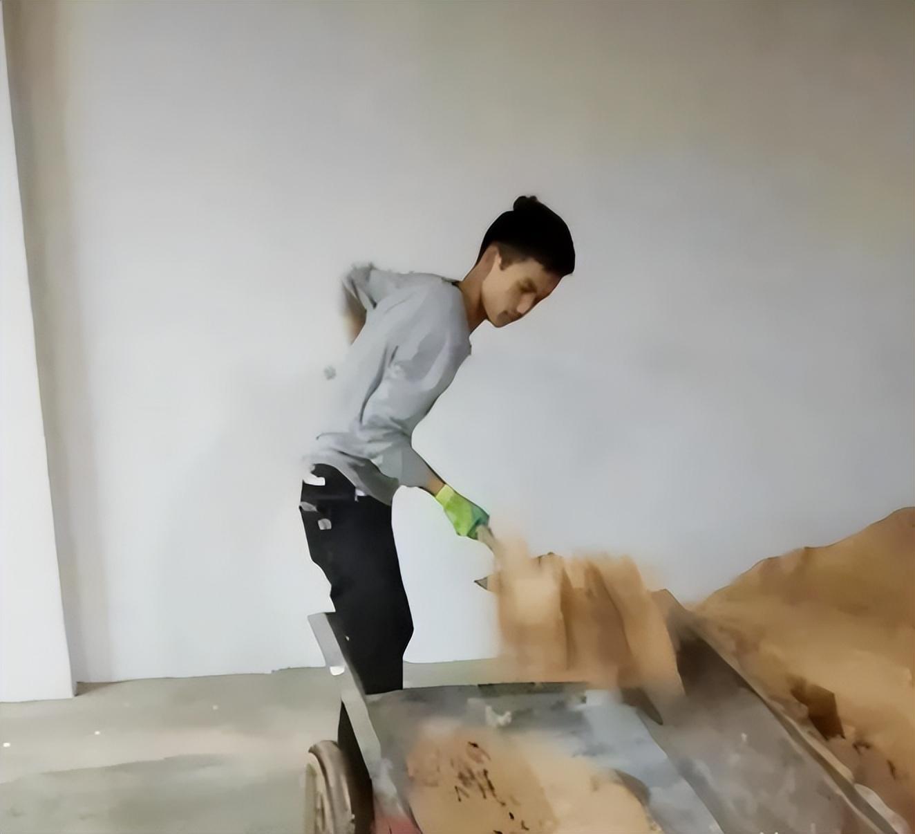 回顾搬砖小伙林万东高考713分被嘲考上清华也没用现在咋样