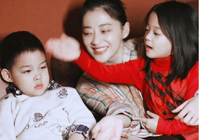回顾梅婷婚后6年花400万养不熟白眼狼二婚嫁大11岁老公