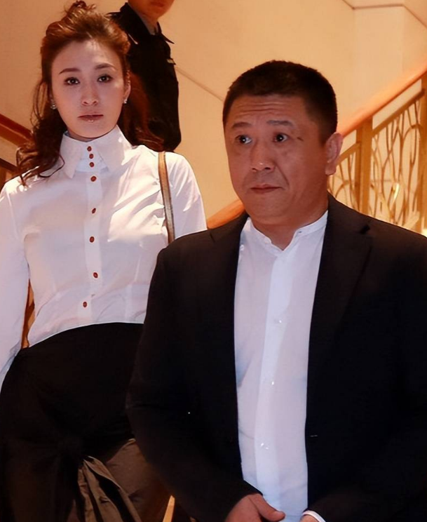 回顾演员徐梵溪出道17年不温不火前男友娶李小冉如今怎样了