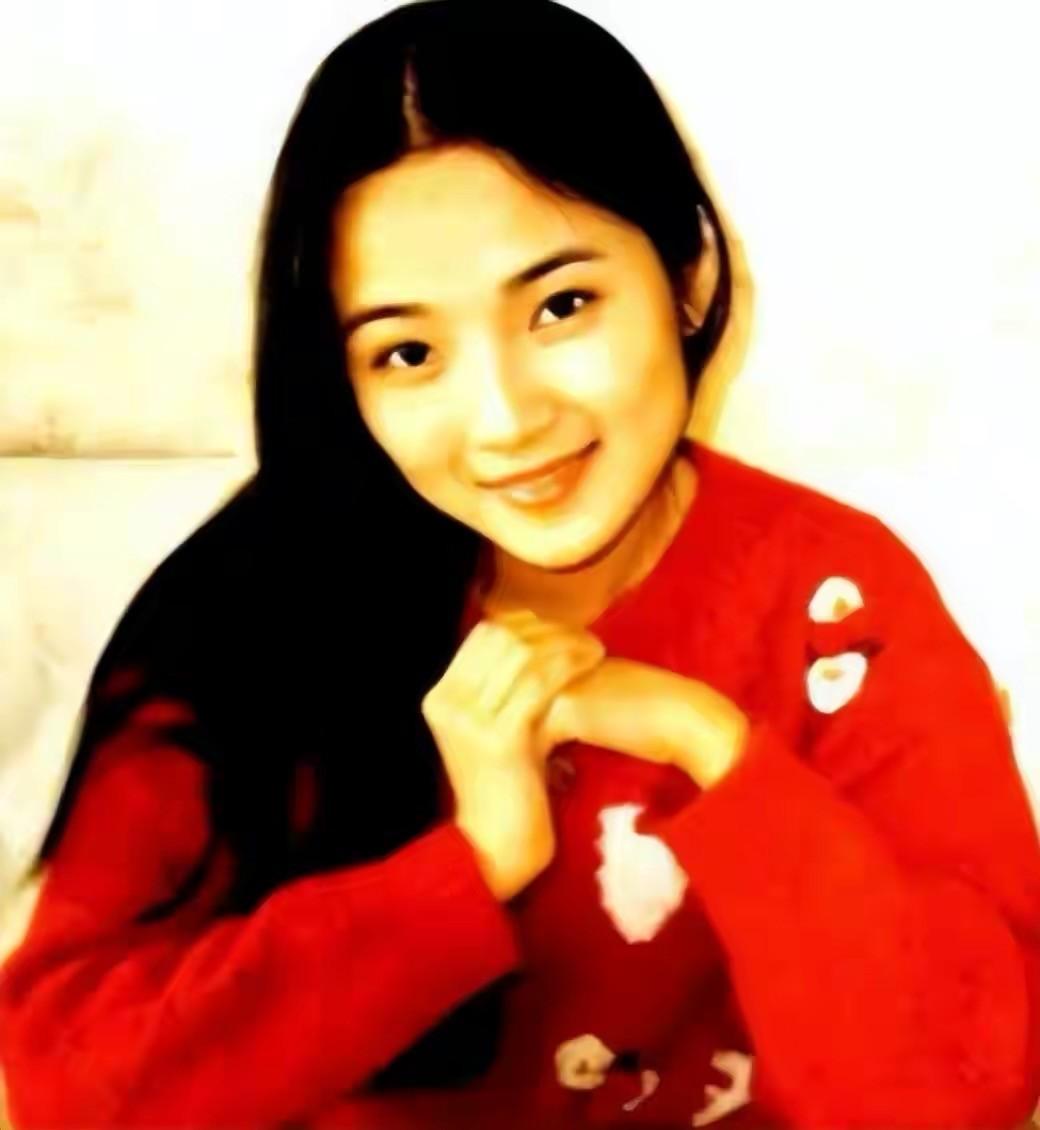 今天我们就一起来看看曾经央视当红主持人管彤的经历吧.