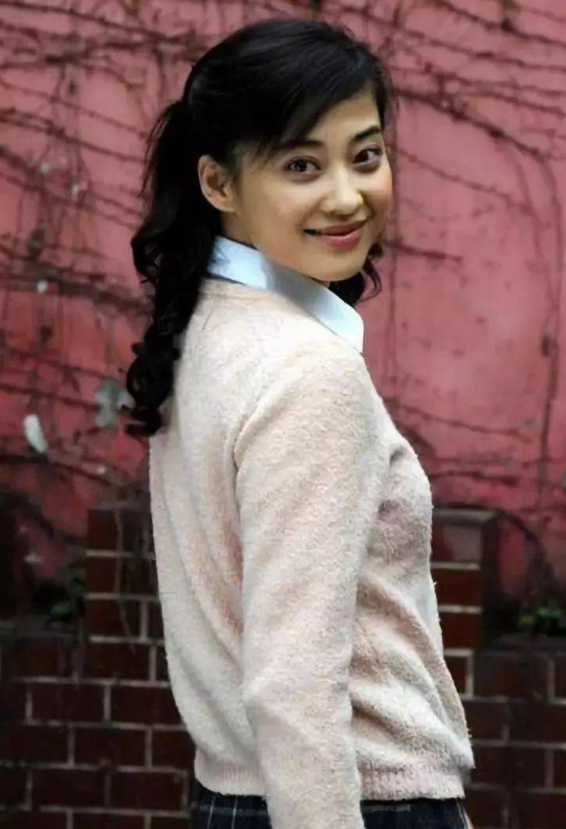 回顾梅婷婚后6年花400万养不熟白眼狼二婚嫁大11岁老公