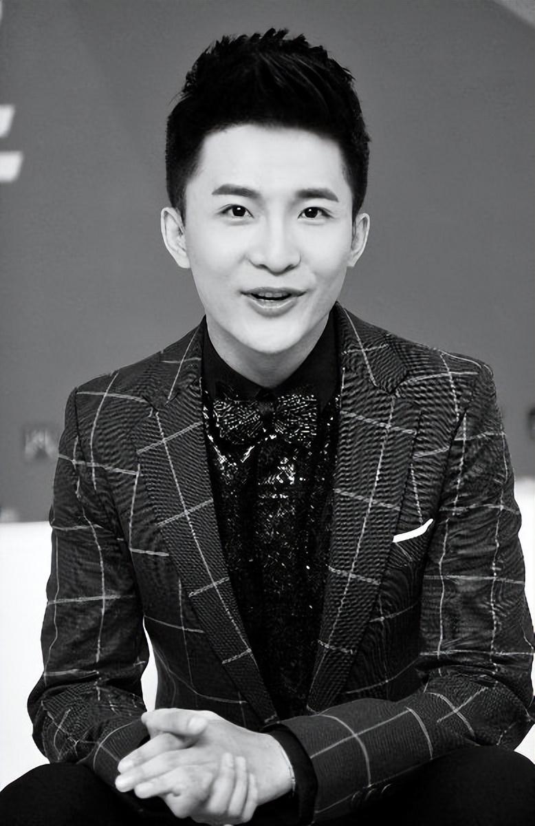 回顾边策26岁成央视主持人32岁坠楼身亡母亲痛苦余生