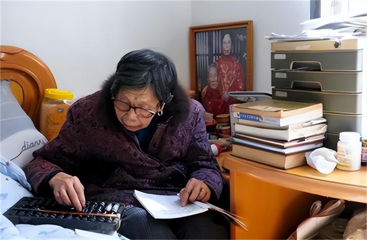 回顾陈金英53岁用3000元赚千万摆摊十年还清2077万债务