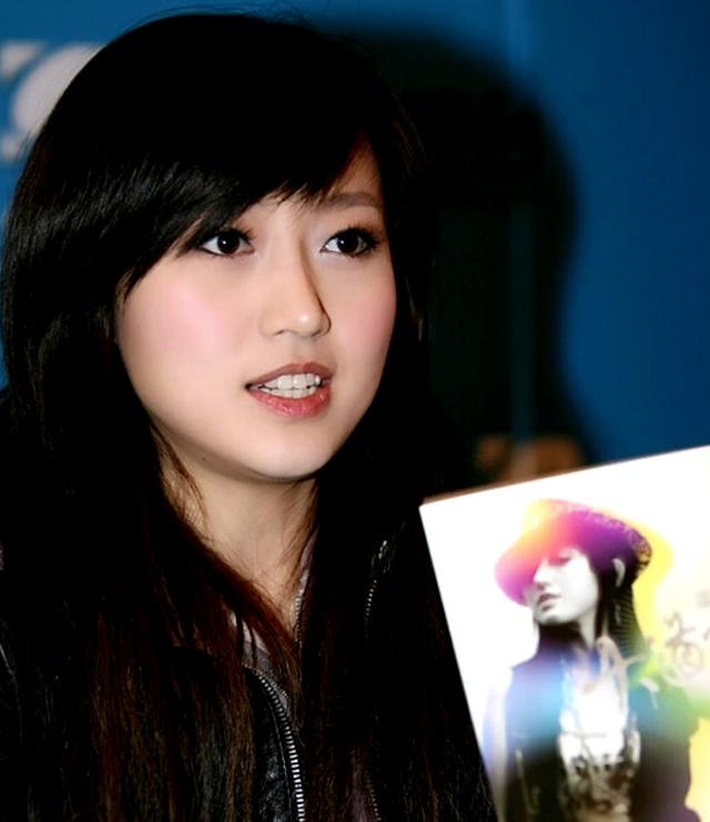 回顾潘阳父亲潘长江14年不火嫁身价十亿老公如今过得如何