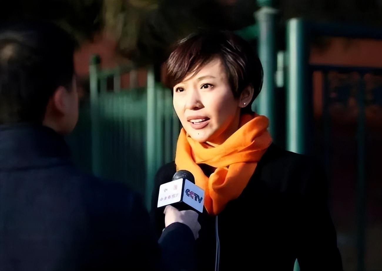 回顾欧阳夏丹为母亲退新闻联播事业可以再来母亲只有一个