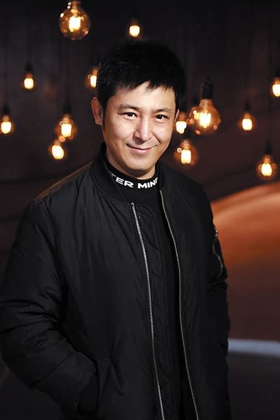 回顾孙涛娶同学李莉结婚27年被拿捏死17次上春晚全是她的功劳