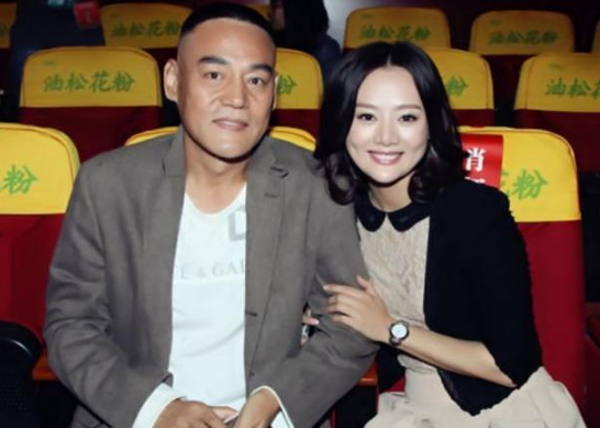 回顾巍子娶演员夏立言离婚那天抱着儿子大哭今儿子是的骄傲