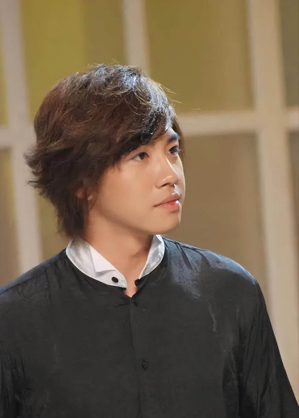 2010年,风头无限的俞灏明迎来了一场飞来横祸,一场几乎让俞灏明彻底