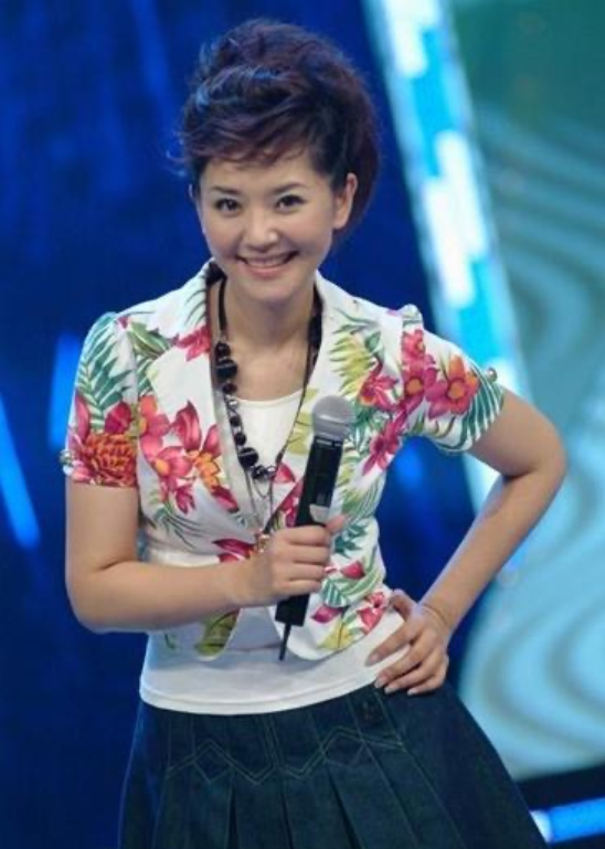 回顾主持人方琼15岁丧父29岁嫁给大8岁的上司今成人生赢家