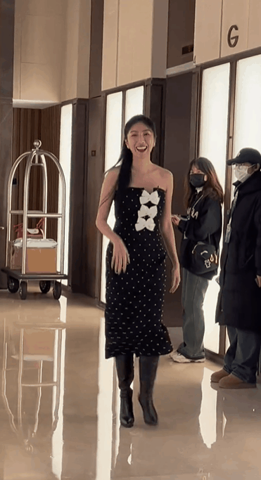 湖南这一夜郭碧婷微胖的身材是对内娱白幼瘦审美的反击