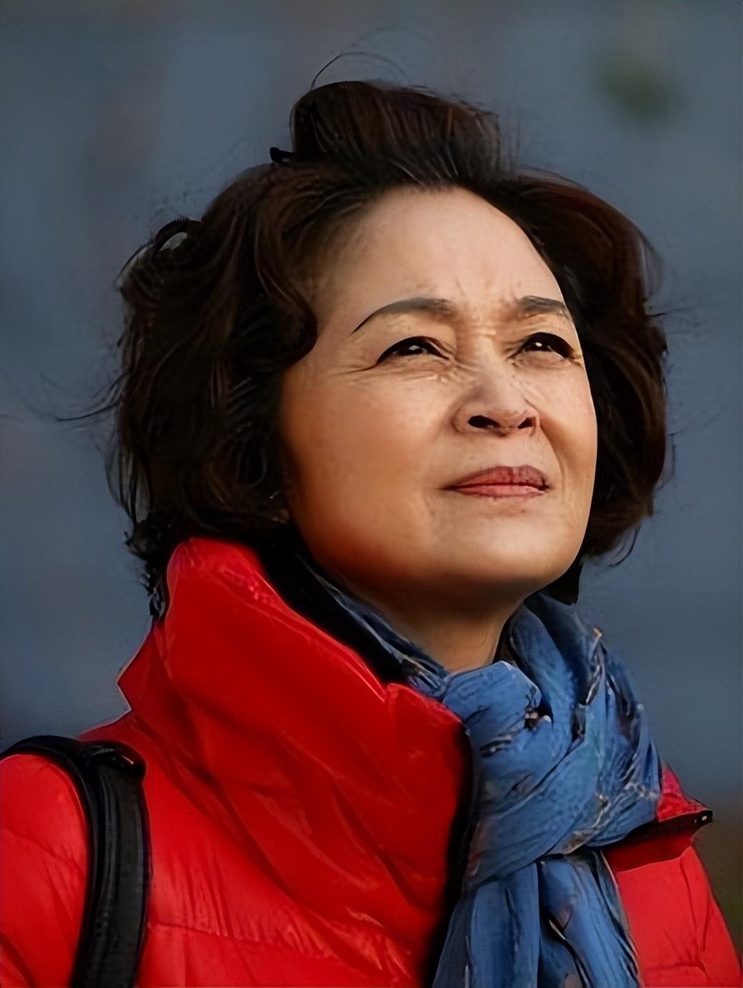 "1988年,电视剧《篱笆,女人和狗》播出,火遍大江南北,演员刘莉莉在