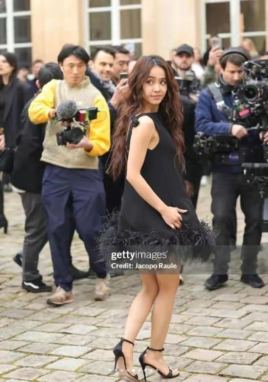 回顾巴黎时装周杨幂露腿钟楚曦镂空不如自然老去的蔡依林