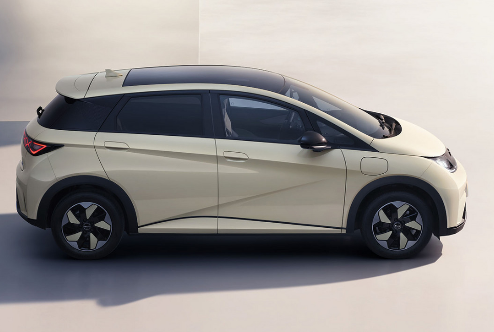 不足10万的小型纯电车型五菱缤果plus与海豚荣耀版你选谁