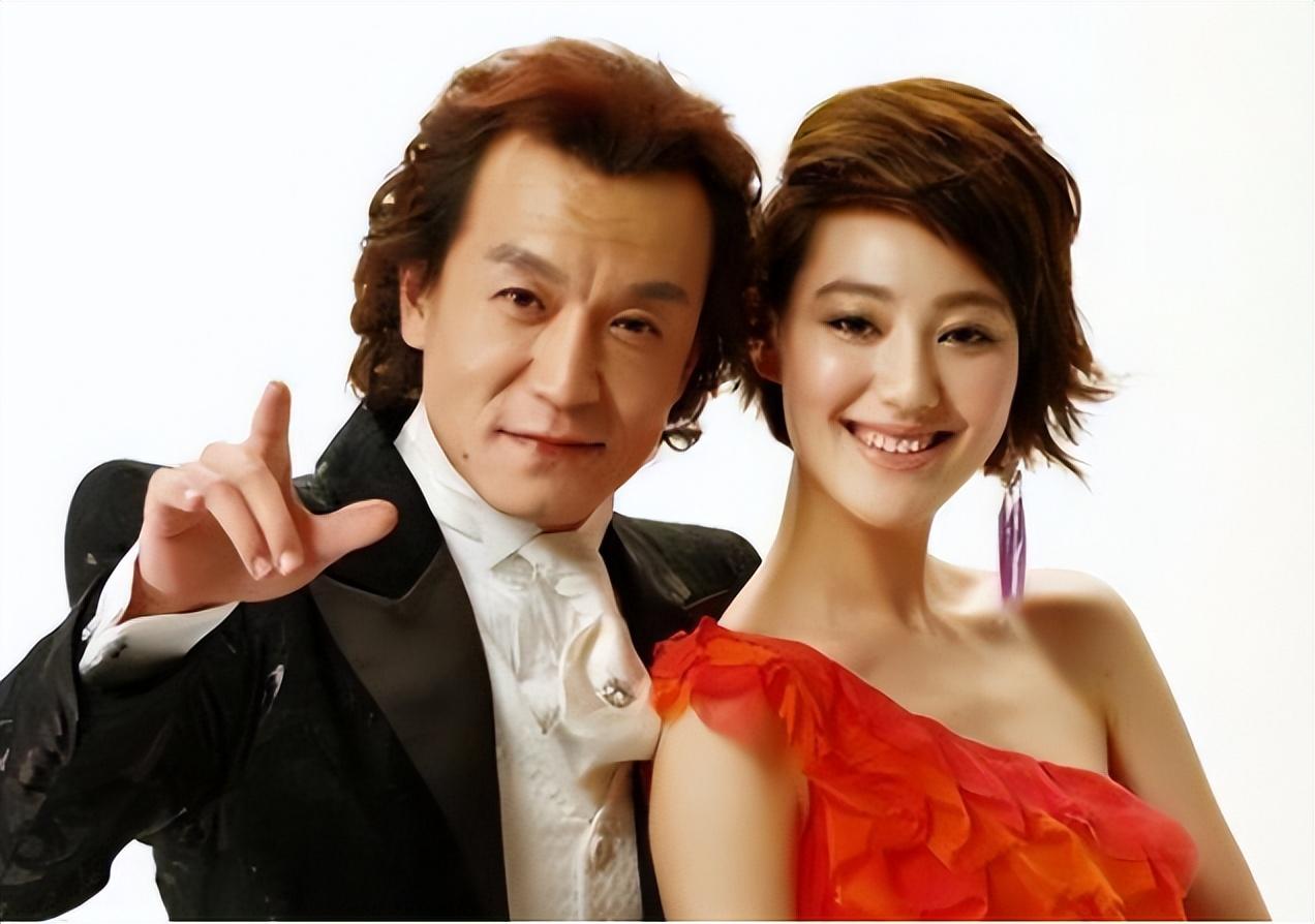 回顾主持人王冠:两次从央视消失,与曹可凡传绯闻,今未婚也幸福