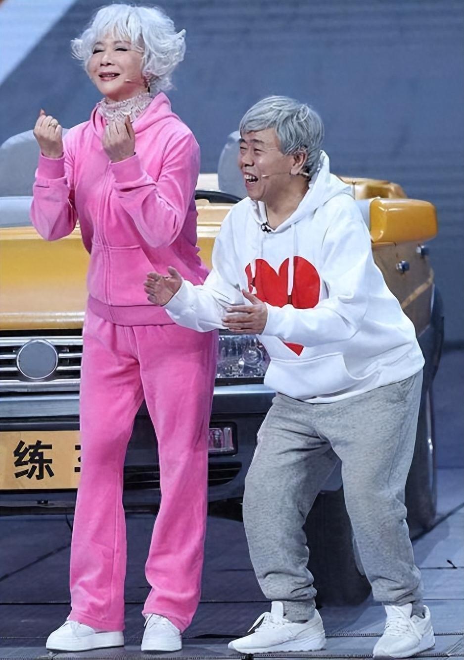 搭档换人后,蔡明的作品失去新意蔡明最初以其新奇有趣的小品人设而